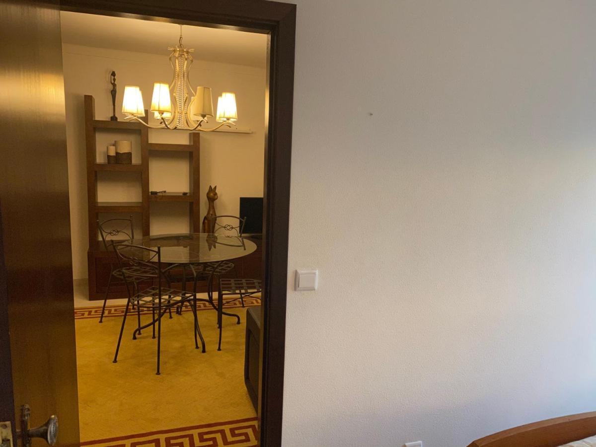Appartamento Casa Mouzinho De Albuquerque Ourém Esterno foto
