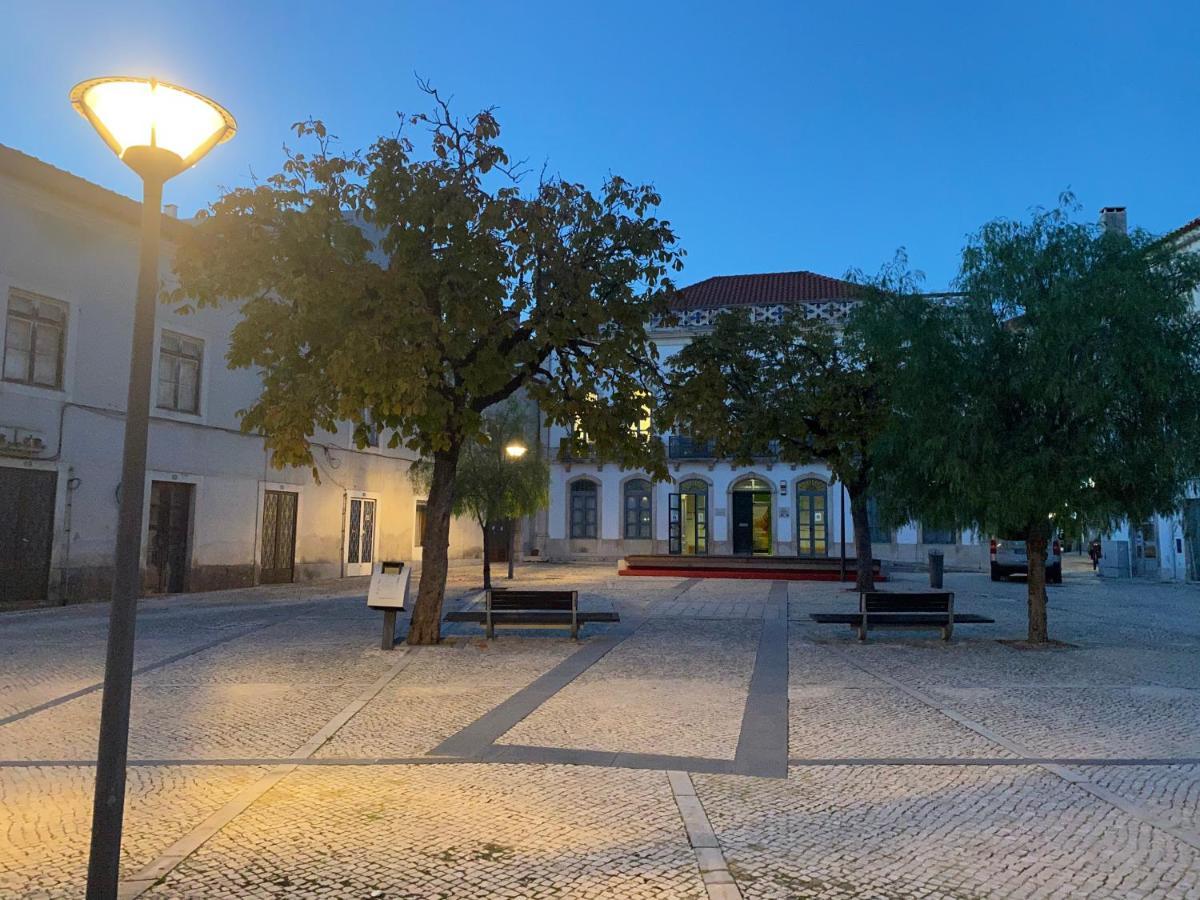 Appartamento Casa Mouzinho De Albuquerque Ourém Esterno foto
