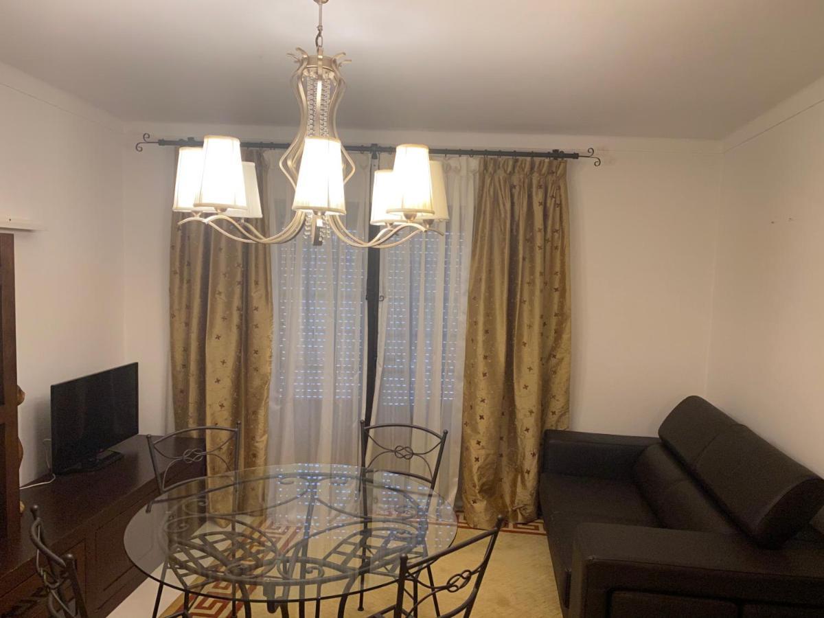 Appartamento Casa Mouzinho De Albuquerque Ourém Esterno foto