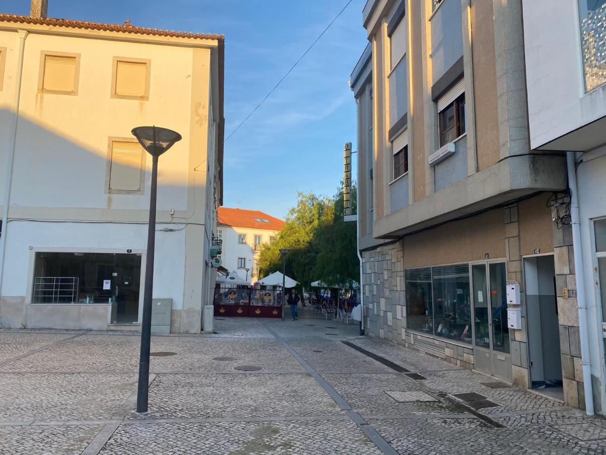 Appartamento Casa Mouzinho De Albuquerque Ourém Esterno foto