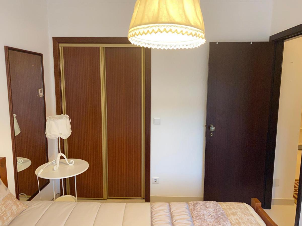 Appartamento Casa Mouzinho De Albuquerque Ourém Esterno foto